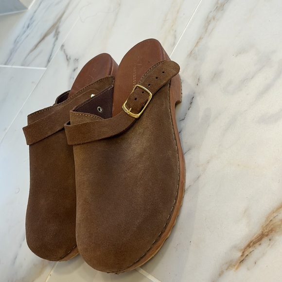 Anthropologie Classic Clog in Honey - Picture 4 of 8